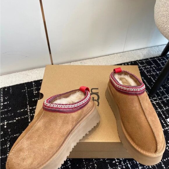 Ugg Tazz platform slippers in Chestnut - Picture 2 of 9